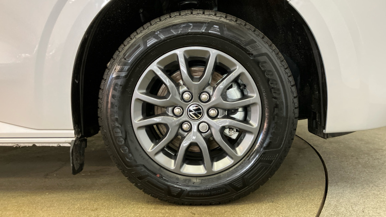 Volkswagen Transporter T32 Swb Electric 160kW 65kWh Commerce Pro Van Auto